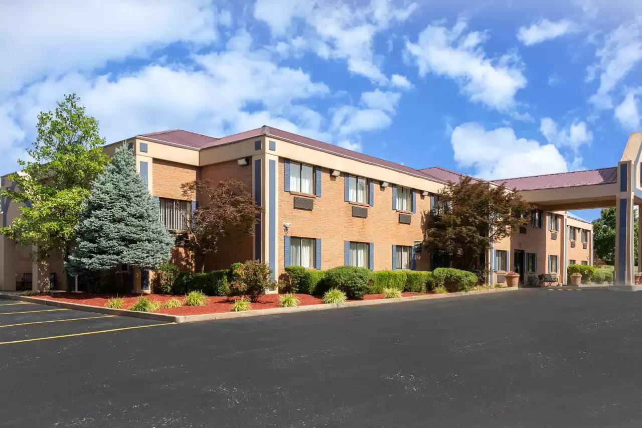Clarion Pointe Harrodsburg-Danville Exterior photo